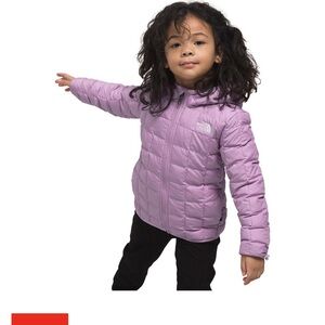 Hooded Northface kids jacket in lavender perfect for the spring m winter fall